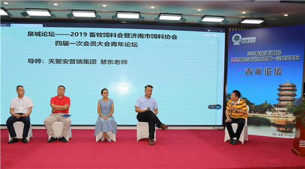 `20190710年会91.jpg`/